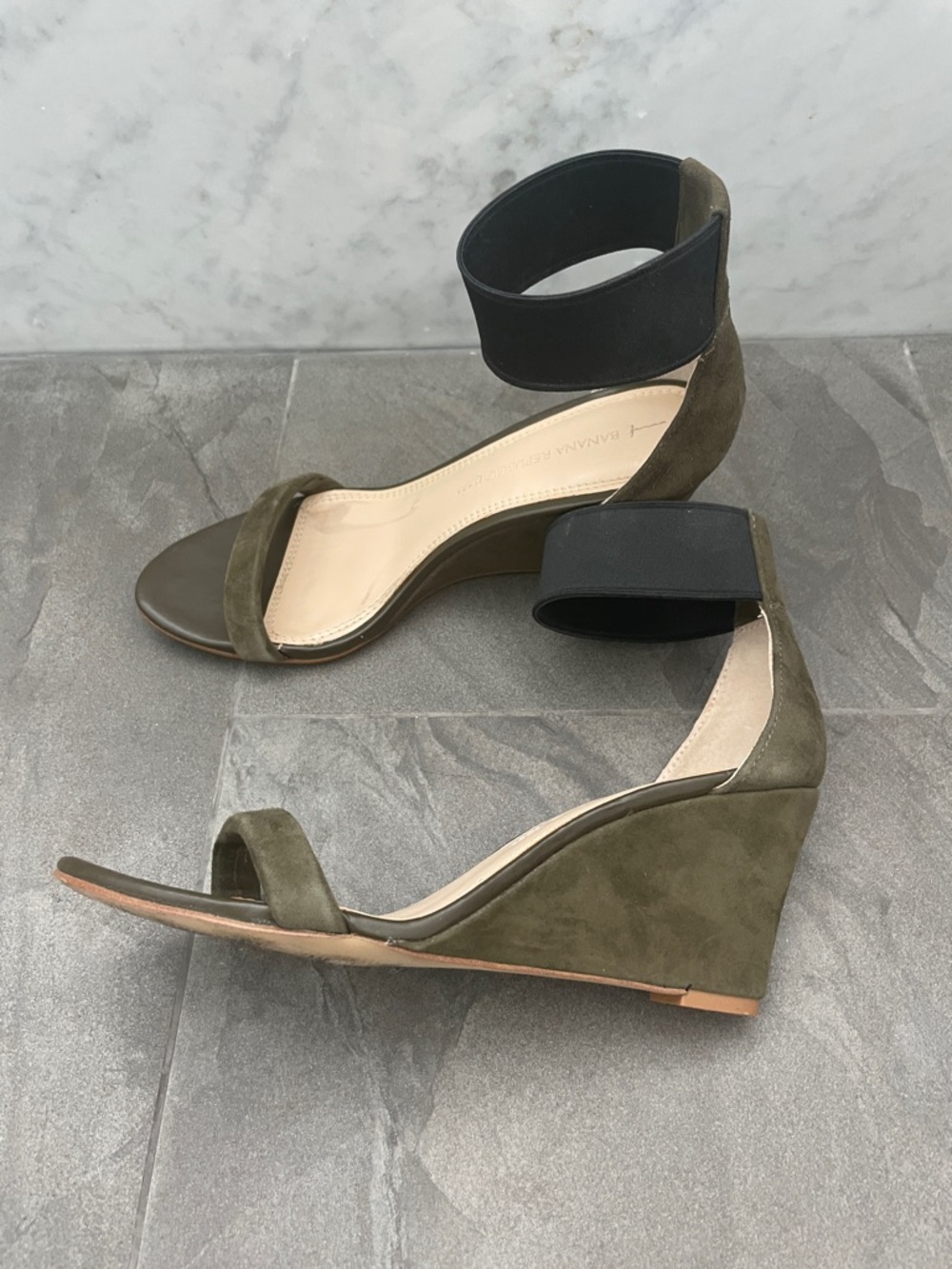 Banana republic suede moss green wedges sz7 style KELLEN high quality
